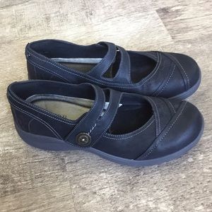 EUC Aravon Mary Janes